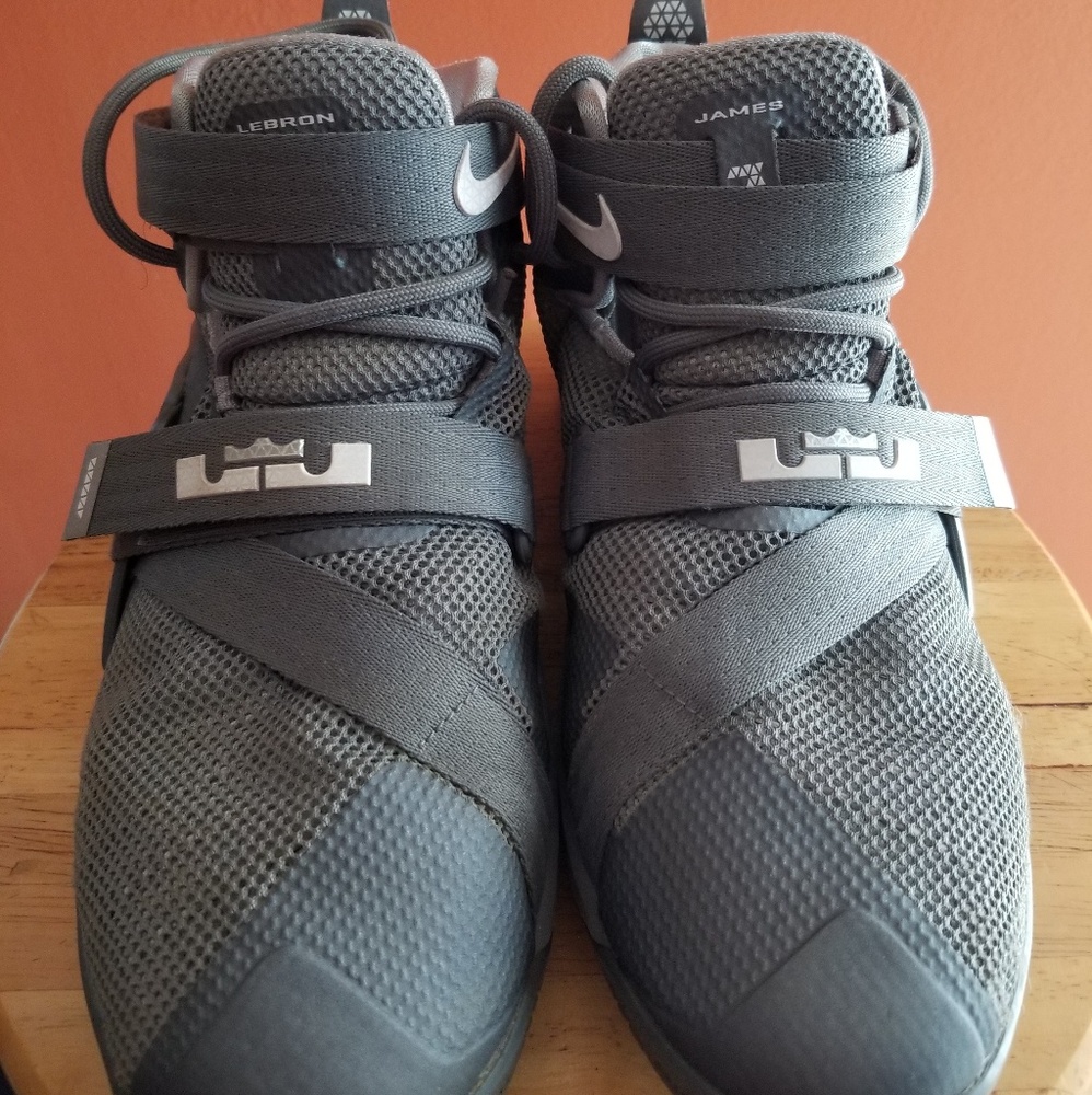 Nike Lebron James